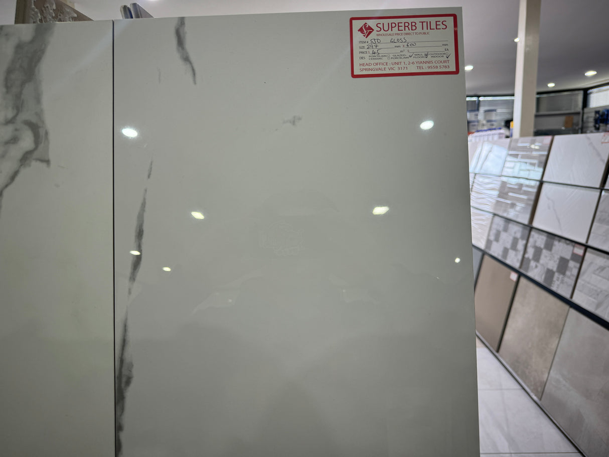 CARRARA GLAZED GLOSS 600x600