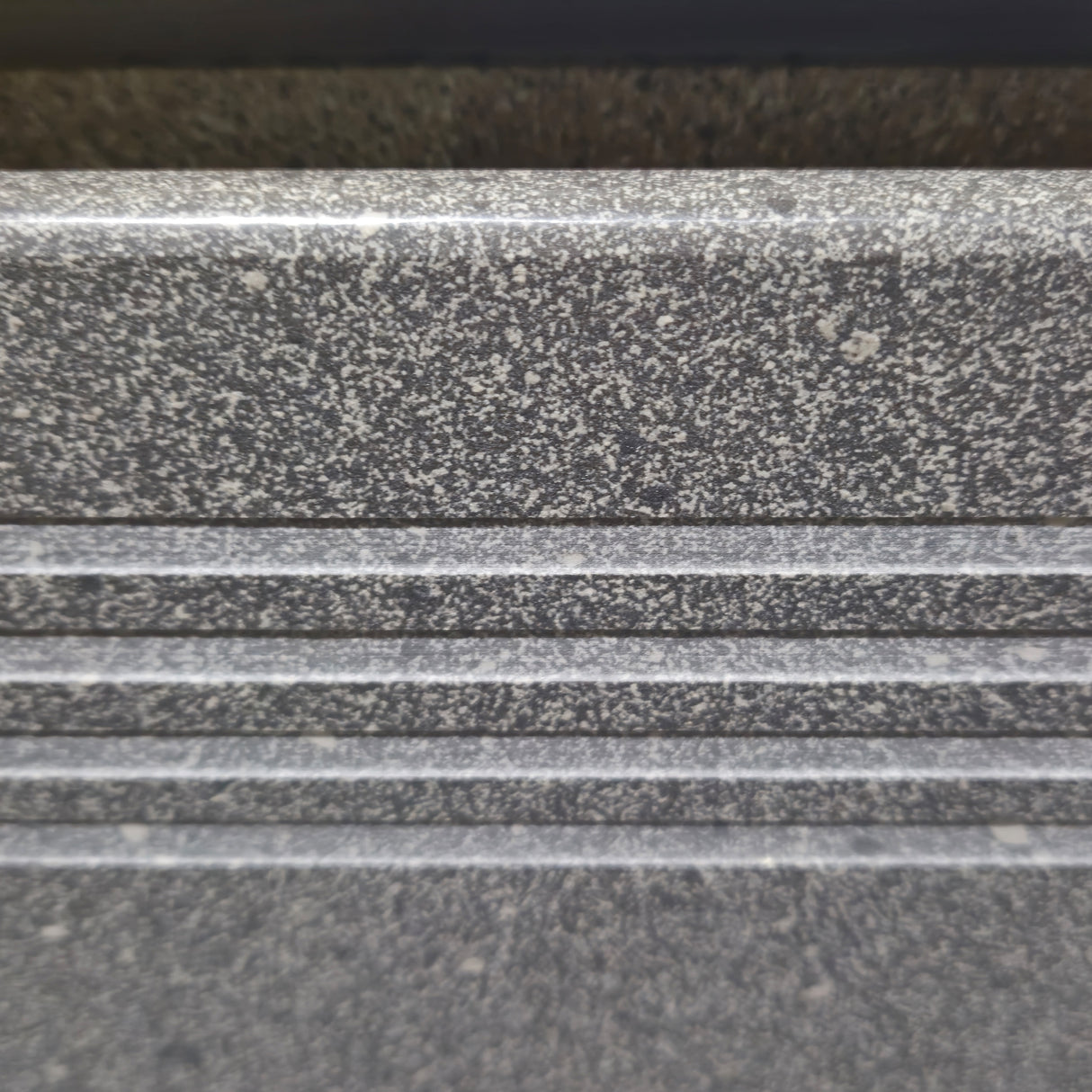 RIGHT WAY DARK GREY R10 BULLNOSE 300x600