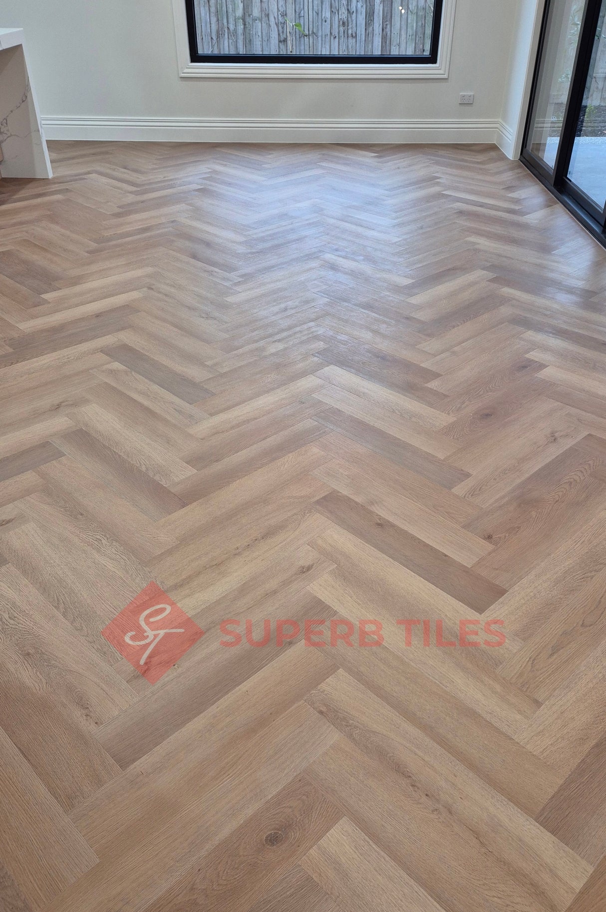 HERRINGBONE NATURAL OAK HYBRID - TP65301H