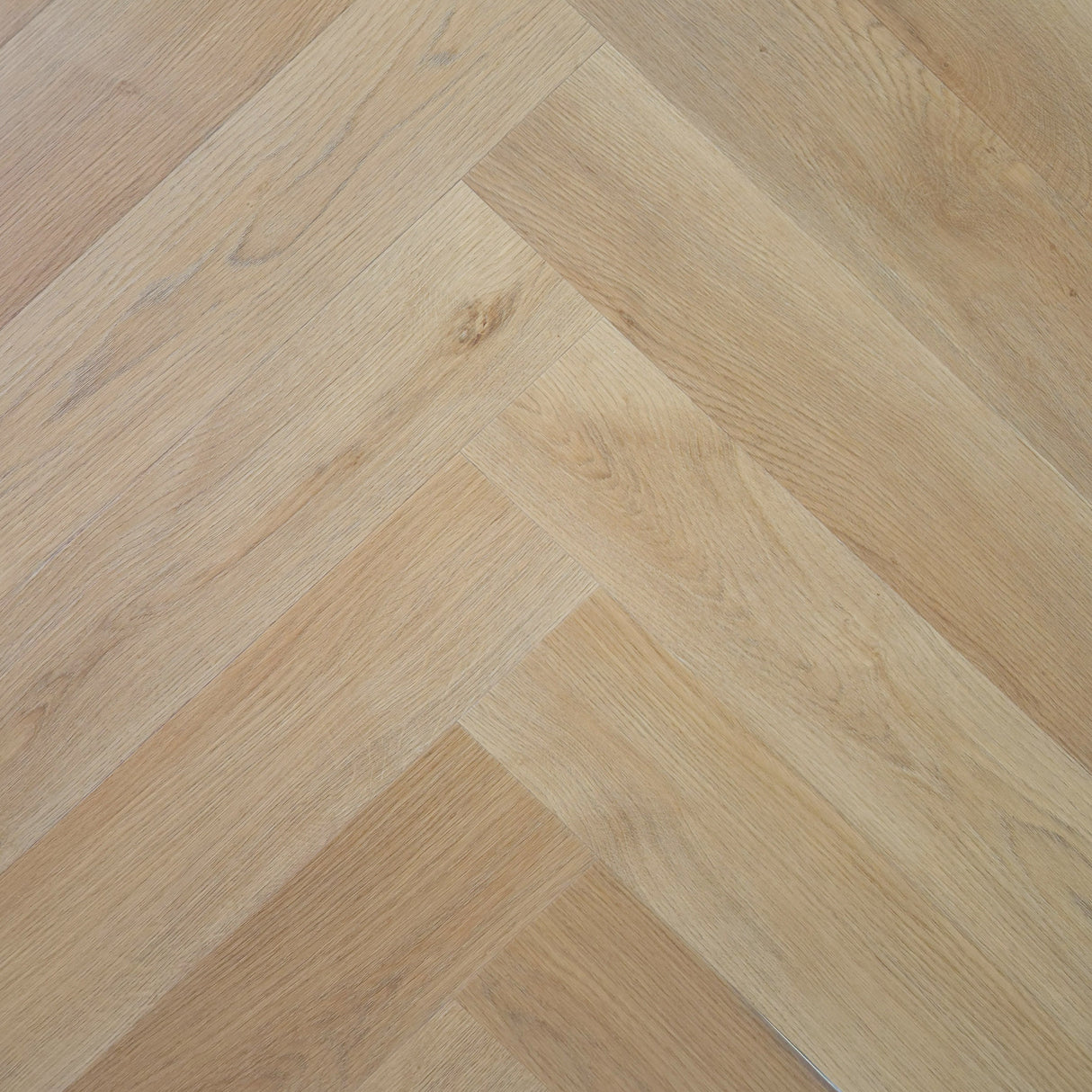 HERRINGBONE NATURAL OAK HYBRID - TP65301H