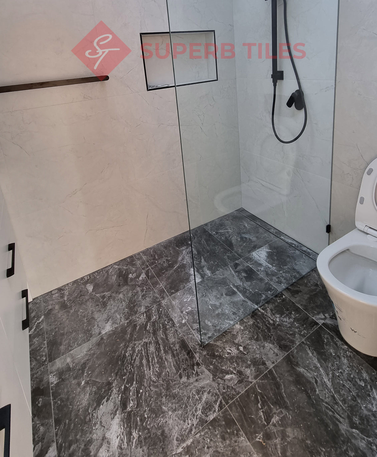 TUANA DARK GREY NATURAL 600x600