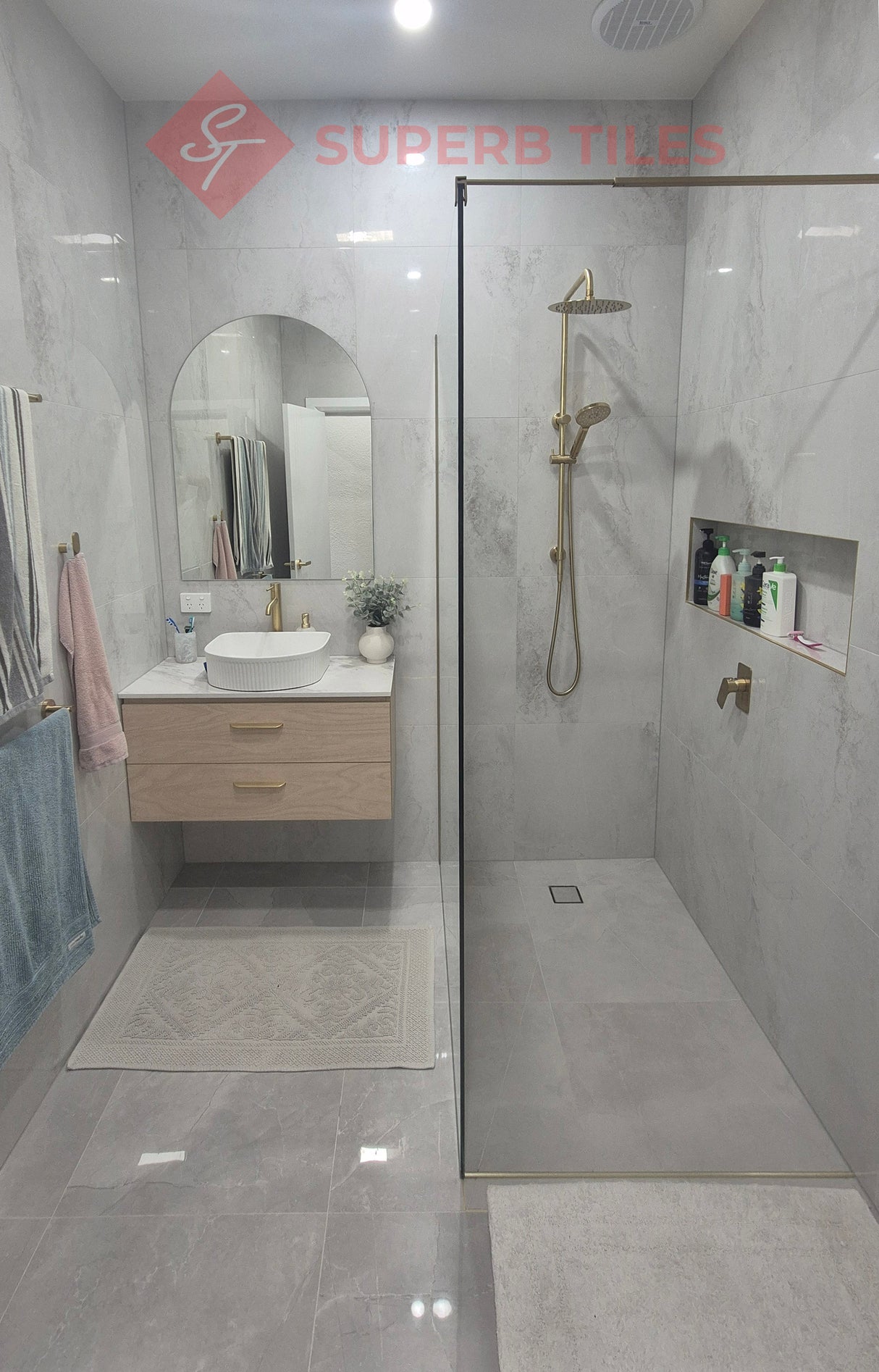 ASTRA LIGHT GREY POLISHED 600x600